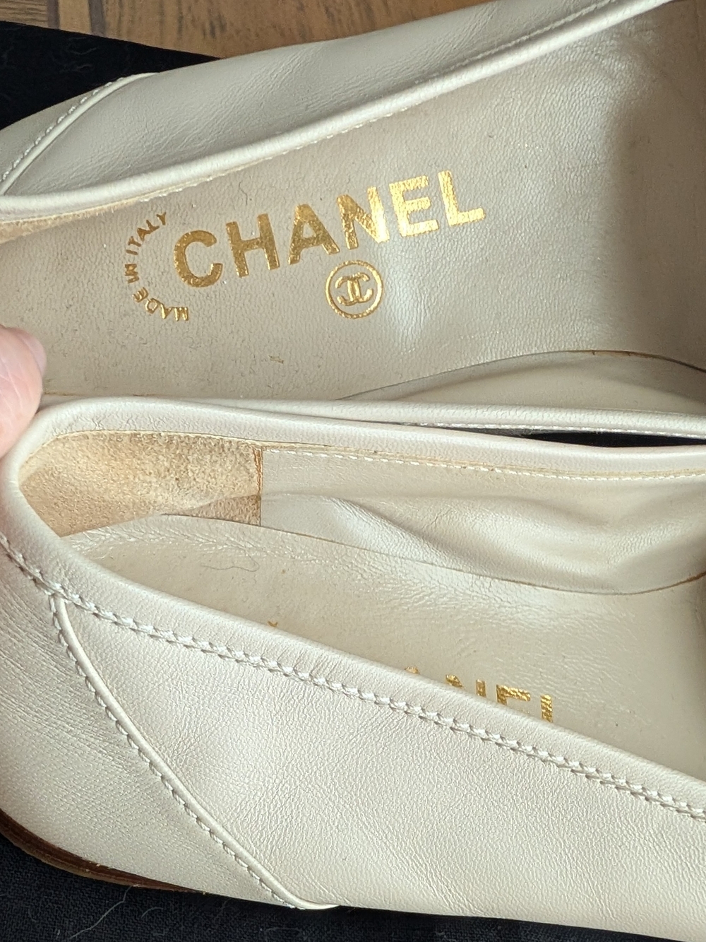 Chanel Women's Cream Leather CC Logo Loafers Classic Flats  Excellent Condition - Picture 8 of 12